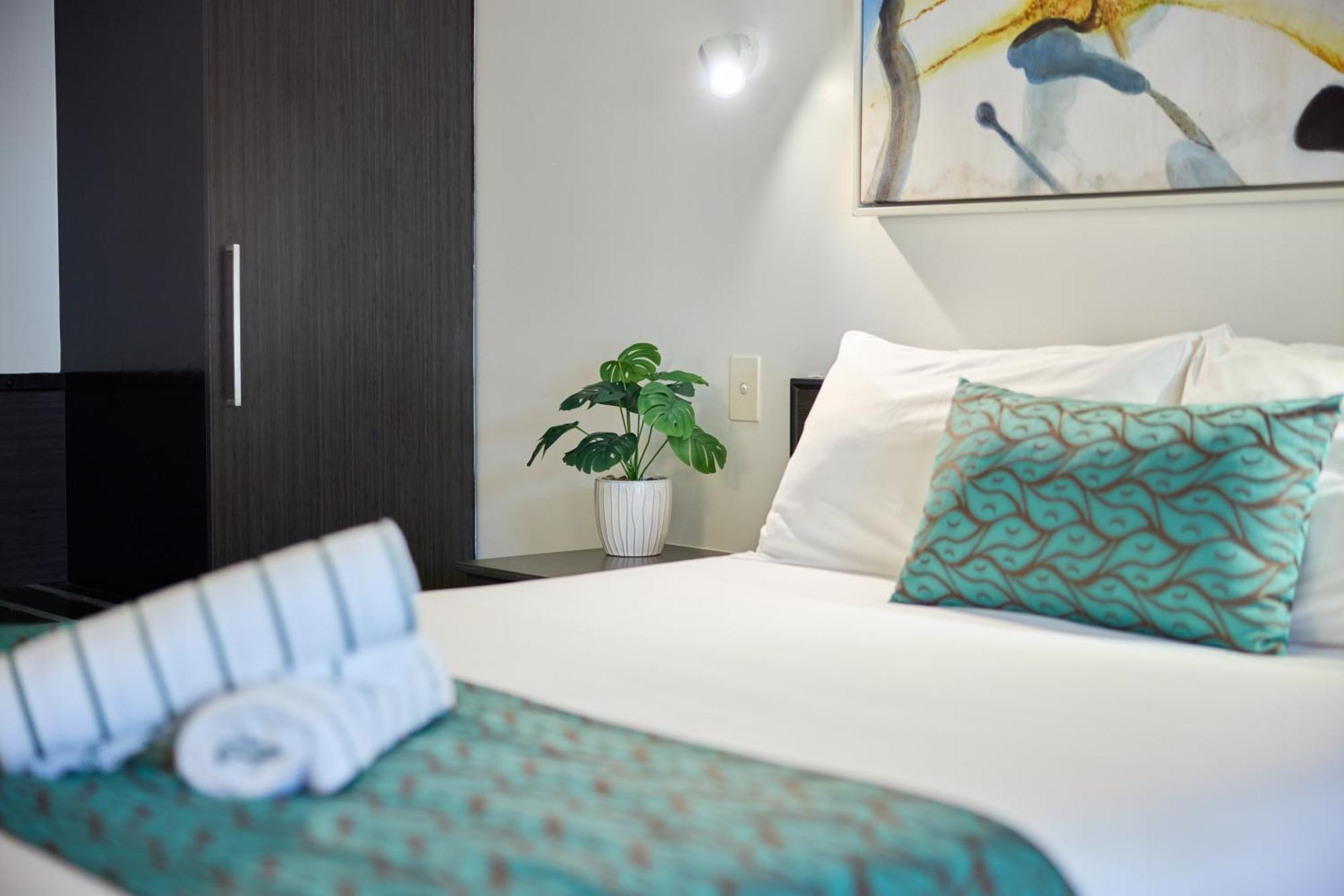 Castaways & On Mission Resort 4*